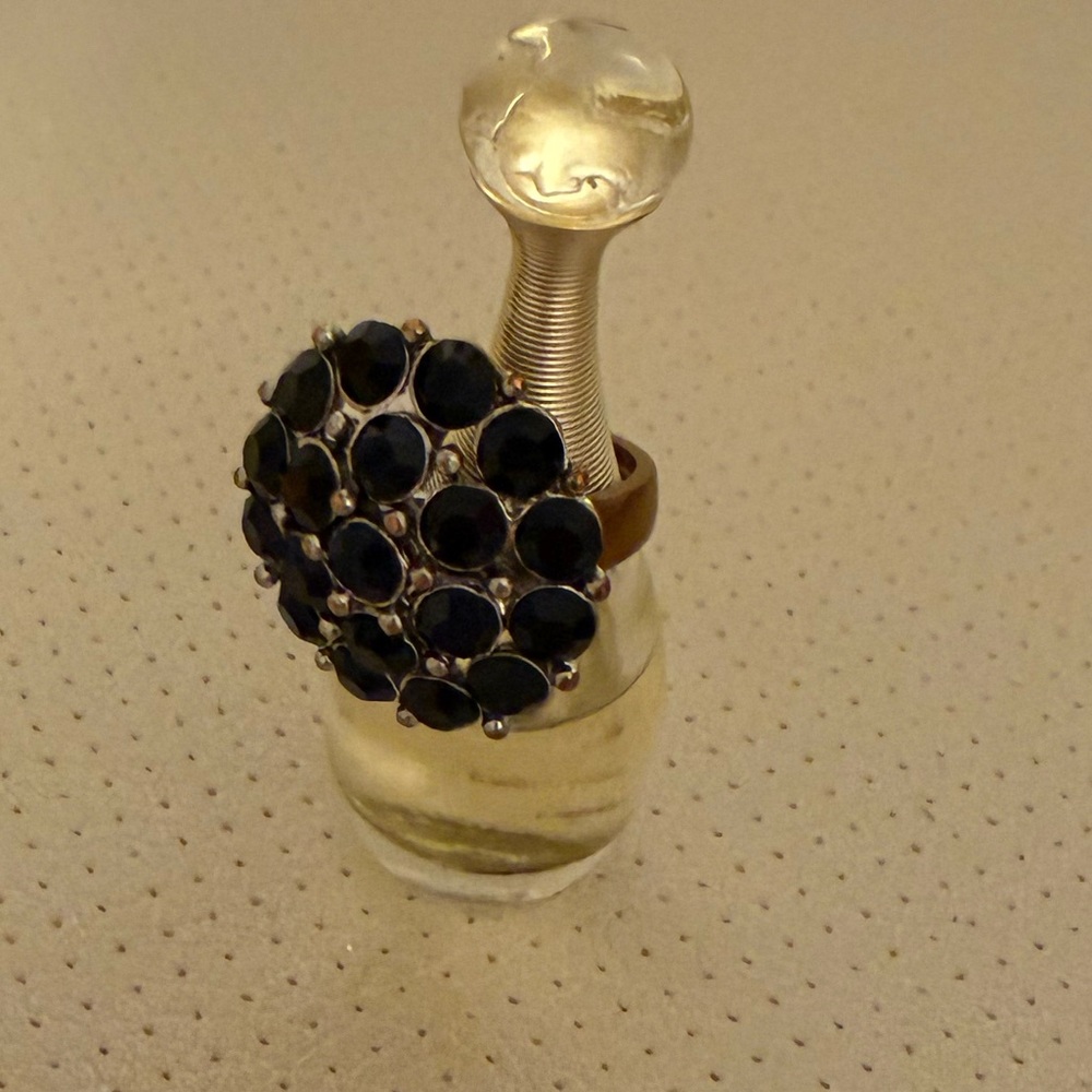 Cache Elegant Black Cluster Ring - image 7